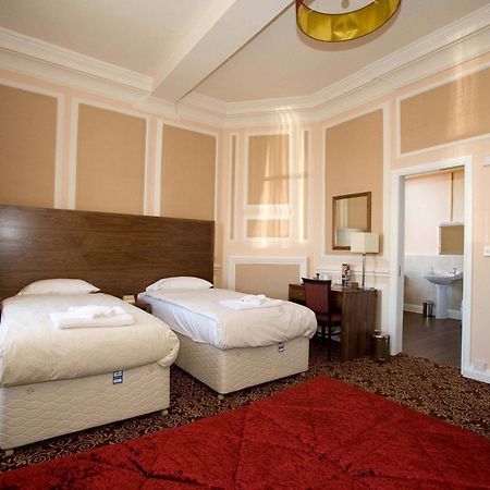 The Three Tuns Hotel Wetherspoon ثيرسك المظهر الخارجي الصورة