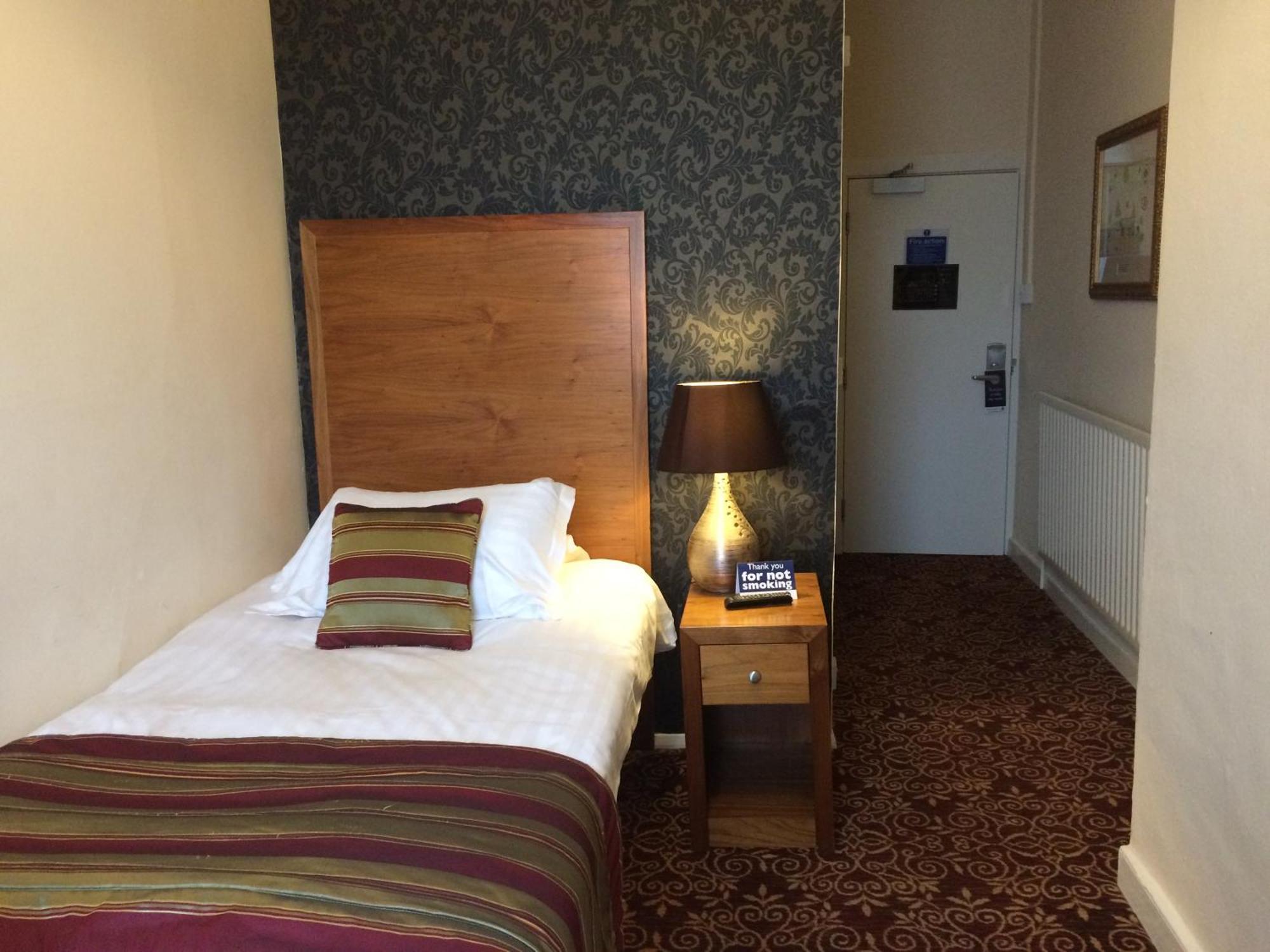 The Three Tuns Hotel Wetherspoon ثيرسك الغرفة الصورة