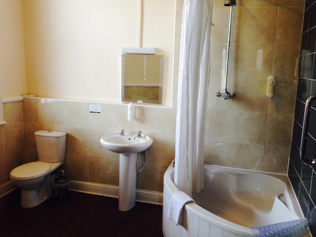 The Three Tuns Hotel Wetherspoon ثيرسك الغرفة الصورة