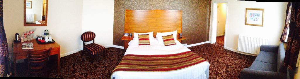 The Three Tuns Hotel Wetherspoon ثيرسك المظهر الخارجي الصورة
